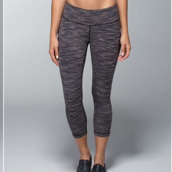 Lululemon Wunder Under Crop - Picture 2 of 9